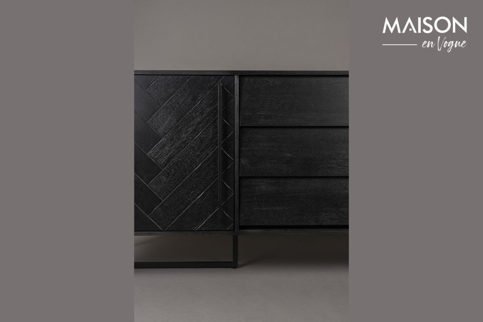 Aparador de madera negra, diseño elegante y sólido.