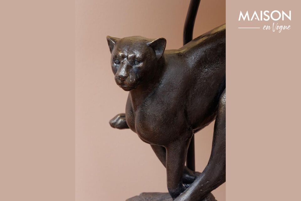 Descubra un elemento de iluminación único con nuestra lámpara de mesa Leopard de resina negra