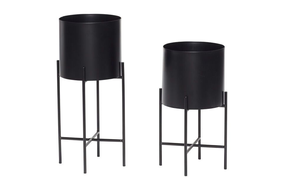 Dale a tus plantas un aspecto industrial con este set de 2 maceteros Airy de metal negro