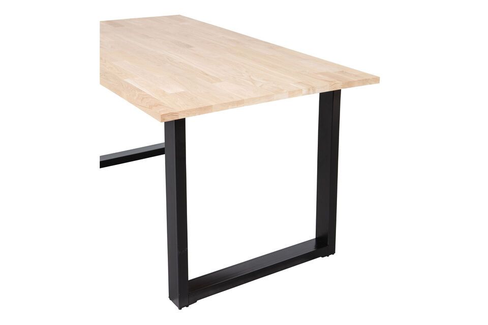 Esta mesa de comedor de roble macizo es la solución ideal para quienes desean combinar elegancia y