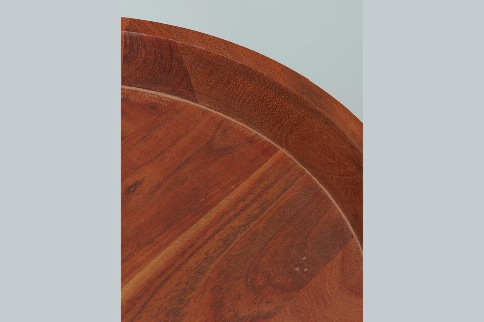 Fabricada en madera de acacia marrón