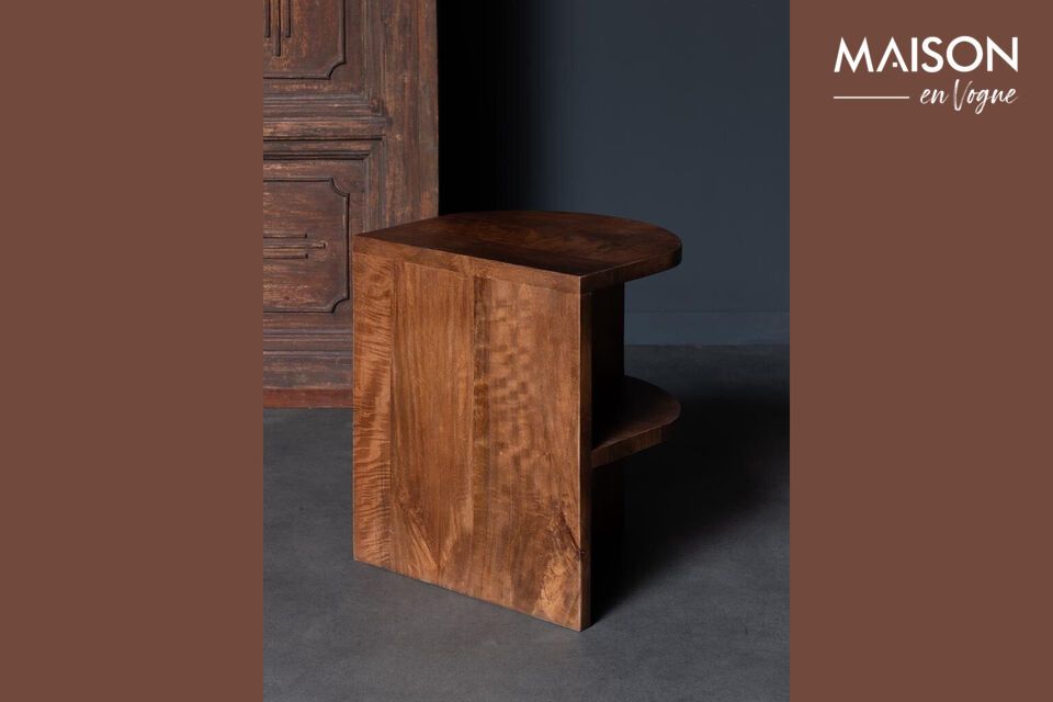 Descubre la elegancia funcional con nuestra mesa auxiliar de madera de mango marrón oscuro