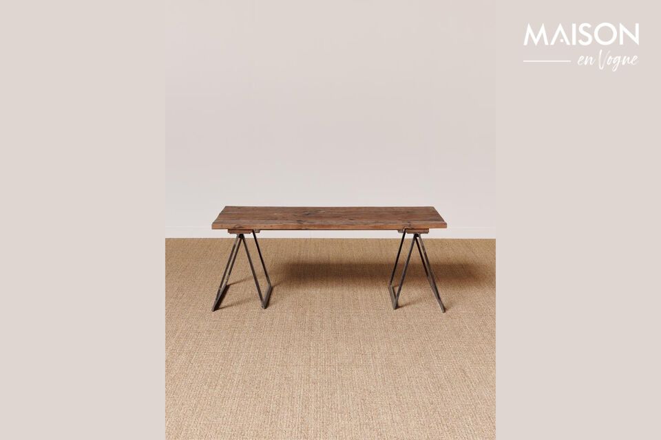 Elegante mesa de centro ecorresponsable de madera reciclada.