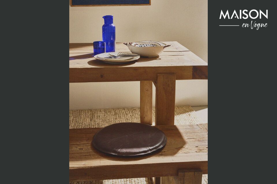 Descubra la mesa Andalucía, un mueble robusto y encantador fabricado con madera reciclada