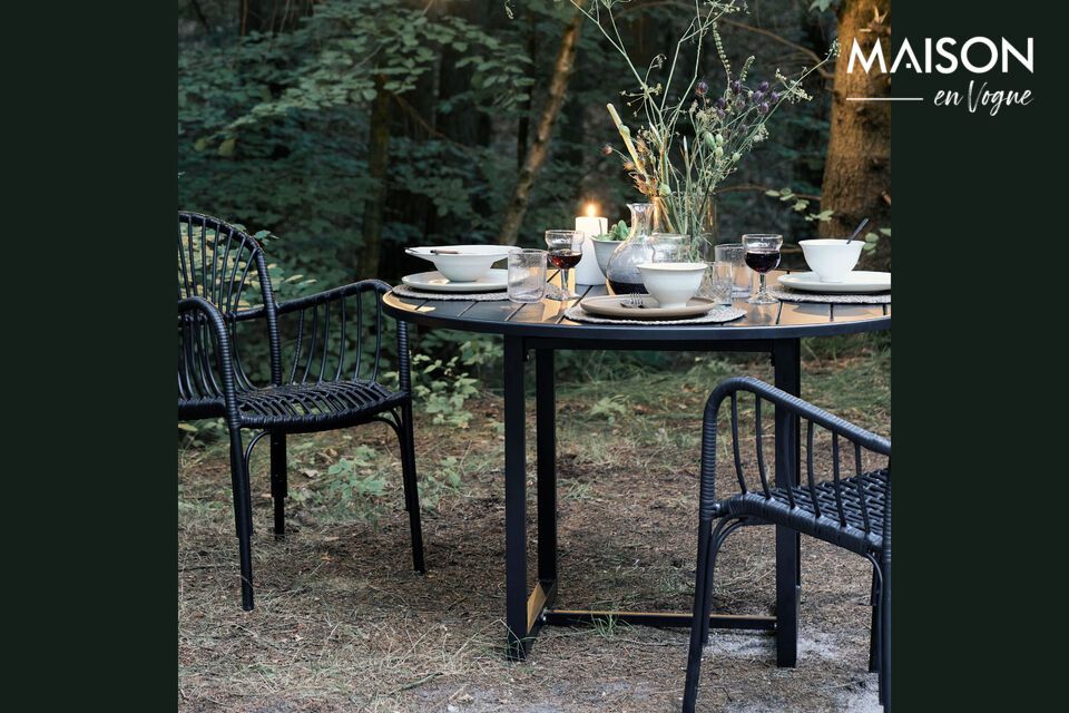 Elegancia y durabilidad en hierro negro para sus comidas.