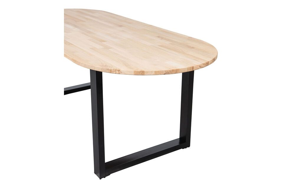 Esta mesa Tablo de roble macizo es la elección perfecta para los amantes del diseño moderno y