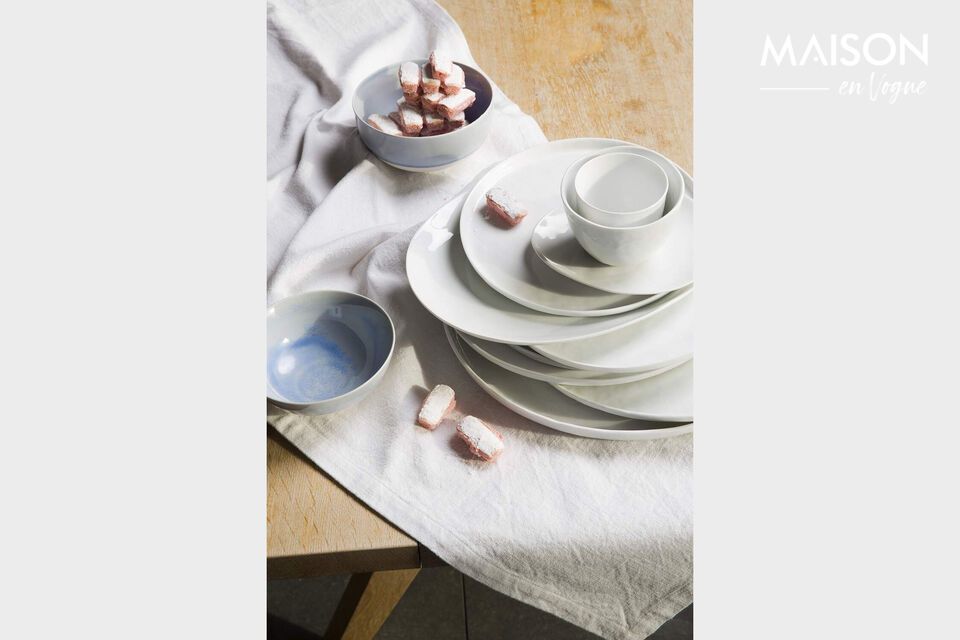 Descubra la elegancia de la porcelana blanca con el plato de postre ovalado Porcelino White