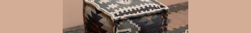 Descriptivo Materiales  Puff de lana gris kilim