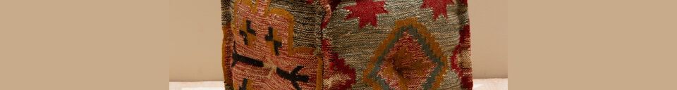 Descriptivo Materiales  Puff Kilim de lana multicolor