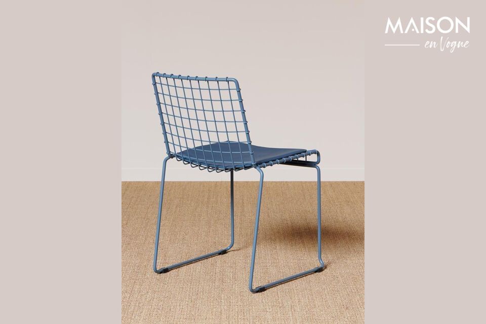 Descubra el confort moderno con nuestra silla de metal azul Kwadro