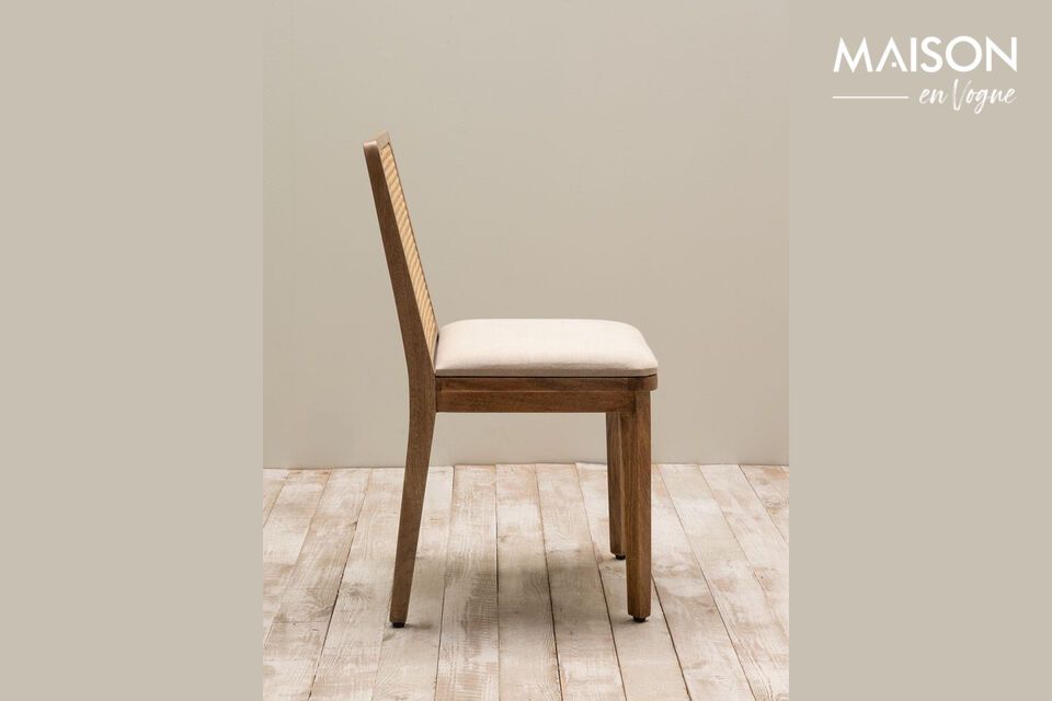 Descubra la comodidad y la elegancia atemporal de nuestra silla de madera de Mango