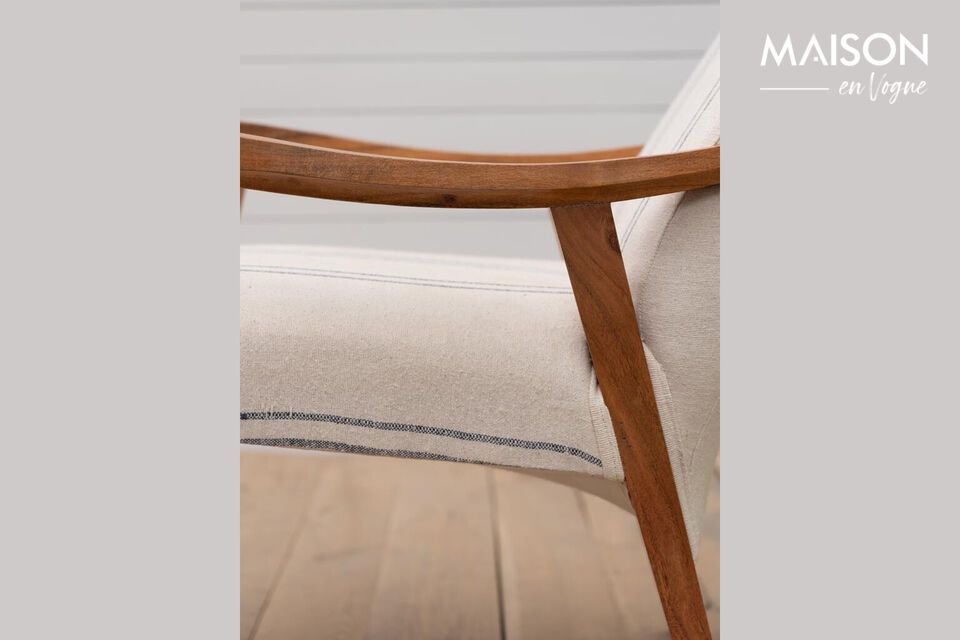 Elegancia y comodidad con nuestro sillón de madera de acacia.