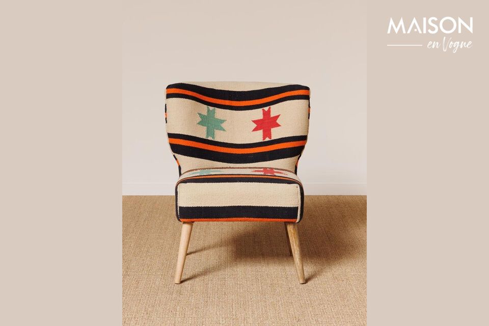 Sillón de madera de mango, una combinación de estilo y comodidad.